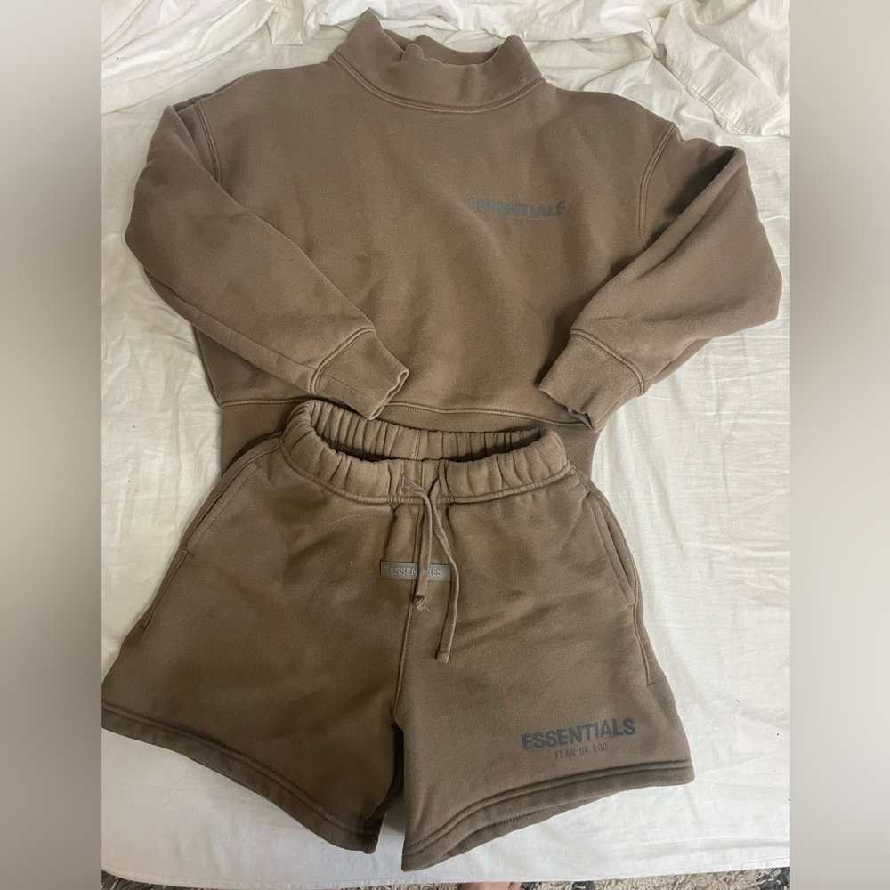 Essentials matching set high neck sweatshirt with shorts great condition sz 6/7